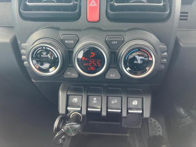 WECARSの展示場では実際に見て、触ってお車をお選びいただけます！知識の豊富な営業スタッフが様々なカーライフをご提案いたします！