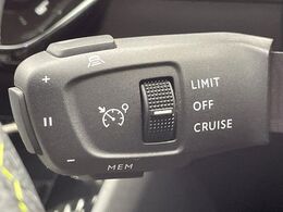 ●レーダークルーズコントロール：前の車との車間距離を一定にとりつつ、一定速度で自動走行してくれる次世代のクルーズコントロール！主に高速道路や自動車専用道路で使用する便利な機能です！