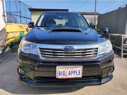 ボンネットのパワーバルジがその気にさせます