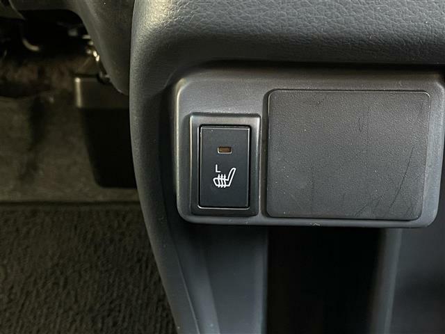 助手席のシートヒーターのスイッチです。