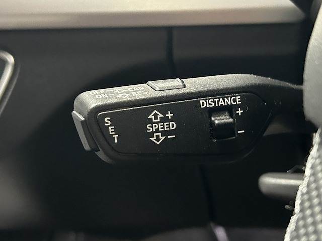 【クルーズコントロール】装備車両です。遠距離ドライブの高速道路などでは大活躍で疲労軽減に役立ちます。