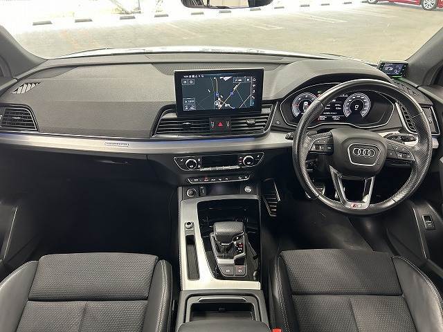 【インテリア】ブラックを基調とした、洗練されたインテリアは一見の価値あり。