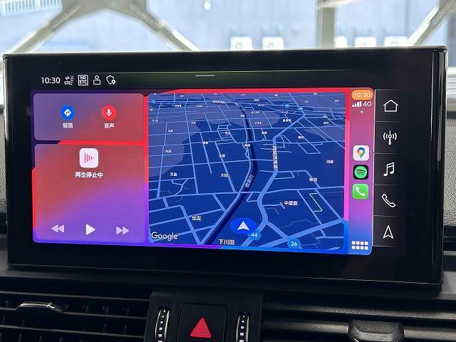 【純正メモリナビ】アップルカープレイやブルートゥース接続など多彩な機能を併せ持っており、インパネ周りがすっきりしてますね！