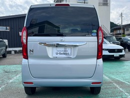 バック時目視しにくいクルマの周囲をカメラで映し出し、安全・安心駐車をサポート♪バックの苦手な方も後ろがハッキリ見えるので安心ですよ♪