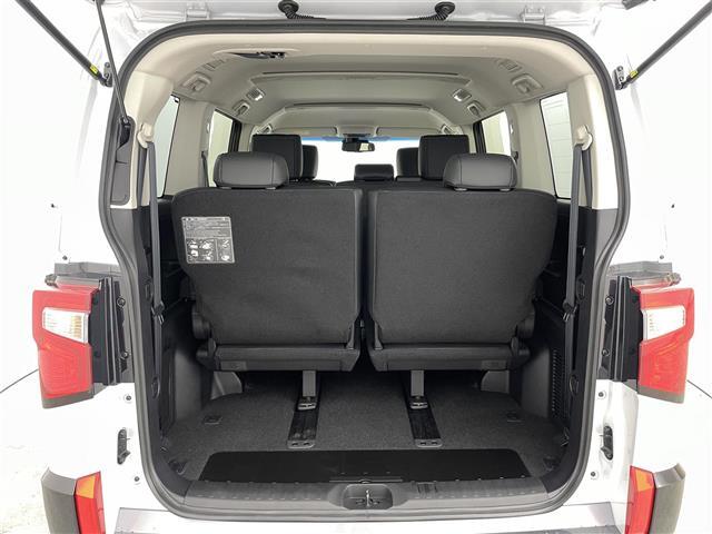 【トランク】積み込みやすくて、たっぷり積める荷室です。シートアレンジできるものは、乗車人数と荷物の量や大きさによってシートを動かすことができるので、より快適なドライブが可能です！