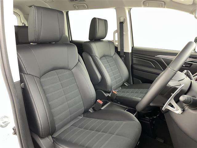 【運転席】座り心地が良いシートなので長時間の運転でも快適にお過ごしいただけます。新品のフロアマットのご注文も可能です。掲載箇所以外にご希望の写真がございましたらお気軽にお問い合わせ下さい。