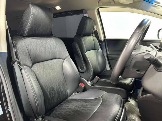 【1列目】店舗にて現車の確認も頂けます！ 最新ナビ(フルセグ・DVD再生)もご案内しております。カロッツェリア・アルパイン・イクリプスのカーナビを取扱っています！バックカメラ(バックモニター)の取付も可能！