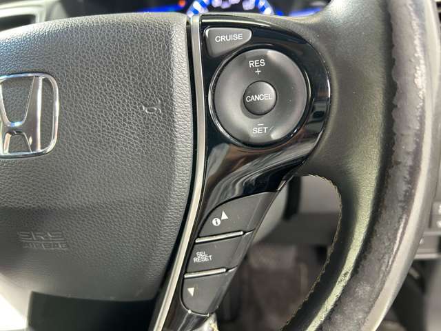 【クルーズコントロール】アクセルを離しても一定速度で走行ができる装備になります。＊追従機能はございません。ご注意を！！！