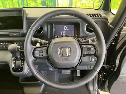 【ホンダセンシング】衝突軽減ブレーキ、車線逸脱抑制、誤発進抑制機能などの予防安全機能をセットで装備。さらにアダプティブクルーズコントロール、オートハイビーム機能が快適なドライブをアシストします。