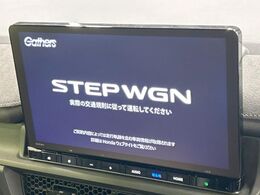 【純正ナビ】人気の純正ナビを装備しております。ナビの使いやすさはもちろん、オーディオ機能も充実！キャンプや旅行はもちろん、通勤や買い物など普段のドライブも楽しくなるはず♪