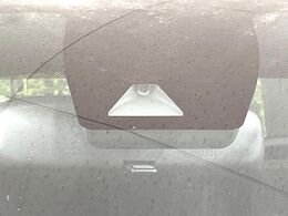 【トヨタセーフティセンス】走行中に前方の車両等を認識し、衝突しそうな時は警報とブレーキで衝突回避と被害軽減をアシスト。より安全にドライブをお楽しみいただけます。