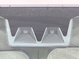 【スマートアシスト】走行中に前方の車両等を認識し、衝突しそうな時は警報とブレーキで衝突回避と被害軽減をアシスト。より安全にドライブをお楽しみいただけます。