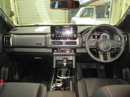 スポーティーでありながら高級感のあるダッシュボード！！