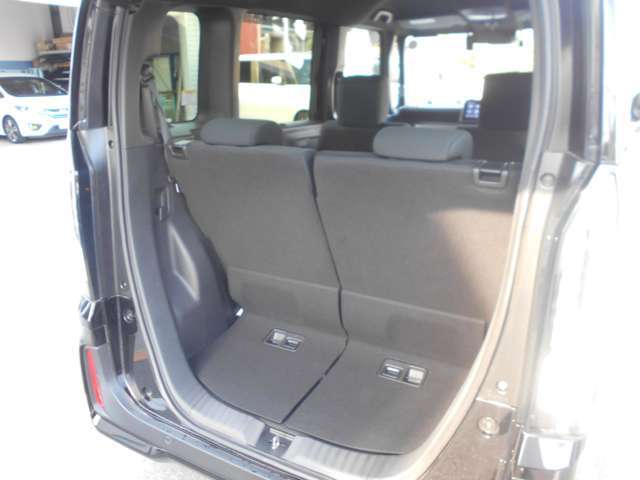 乗車人数や荷物の量、車内の過ごし方に合わせて、シートのレイアウトを変更できます♪