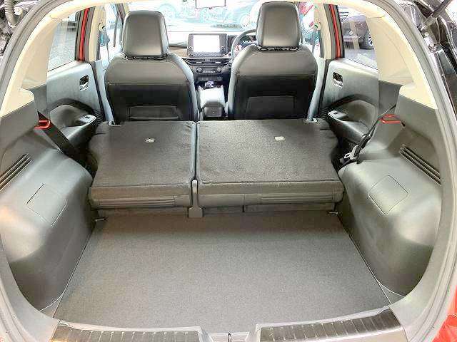 シートアレンジで大きな荷物の収納が出来ます！便利ですよね♪