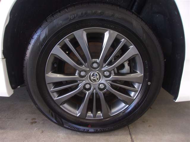 シックなデザインの純正アルミホイール！！