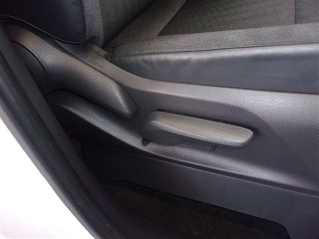 微妙な調整ができ、ピッタリのポジションで運転することが可能です。