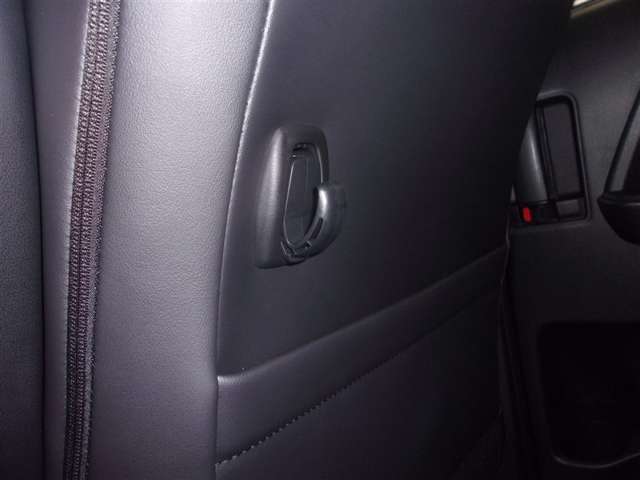 運転席シートバックにコンビニフックがあります！