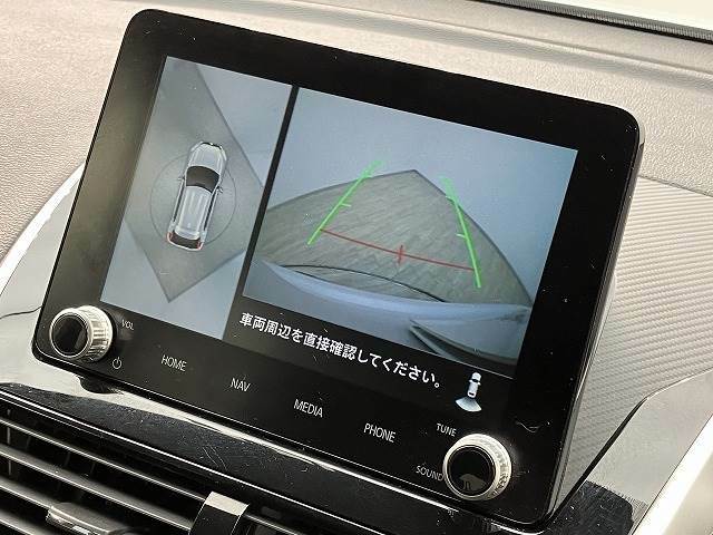 【マルチアラウンドモニター】を装備しております。全周囲カメラで危険察知。狭い駐車場でも安心して駐車できますね。