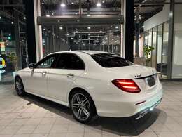 /認定中古車2年保証/1オーナー車/レザーP/エアバランスP/レーダーSP/ヘッドアップディスプレイ/ナッパレザー/全席シートヒーター/Burmesterサラウンド13スピーカー/64色アンビエントライト/AMG19インチアルミ