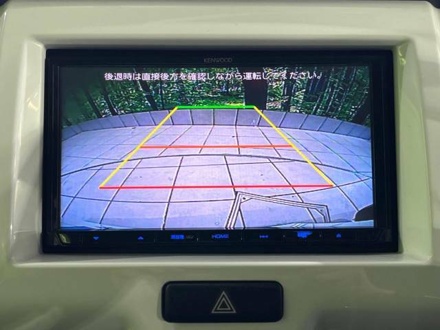 【バックカメラ】駐車時に後方がリアルタイム映像で確認できます。大型商業施設や立体駐車場での駐車時や、夜間のバック時に大活躍！運転スキルに関わらず、今や必須となった装備のひとつです！