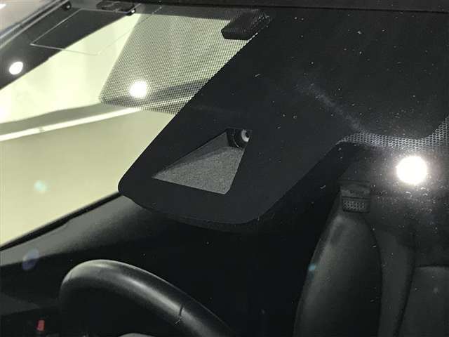 【衝突被害軽減ブレーキ】前方の車両や横断する歩行者などを検知した時、衝突回避や被害軽減をサポートします！！