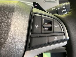 【アダプティブクルーズコントロール】高速道路での長距離走行が楽に！！自動で速度を保つクルーズコントロールが、衝突軽減システムと連携し、前方の車両を感知して車間を保つように速度調節してくれます！！