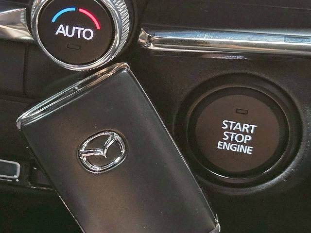 【スマートキー＆プッシュスタート】装備しております。持ったままでドアの開閉可能となります。