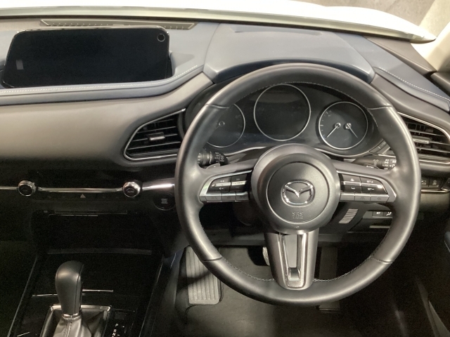 細部まで作り込まれた造形美！毎日でも運転して『人馬一体』を楽しみたくなります。是非、クルマに触れてその質感を味わってください。