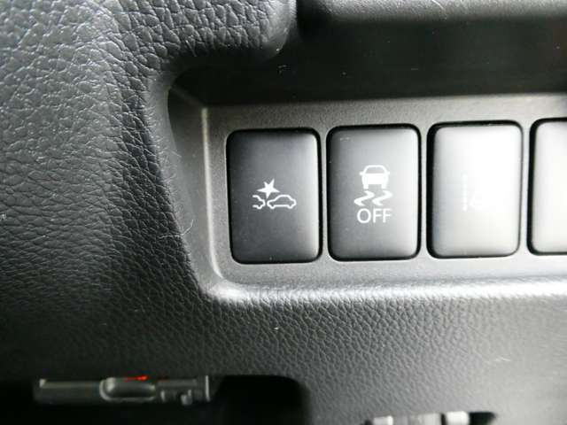 踏み間違い＆障害物センサーが装備しています。（ナビ内に表示）