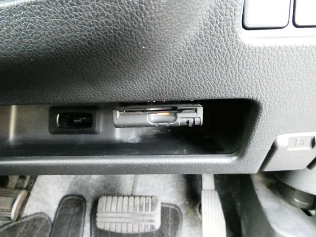 もう料金所で小銭の準備はいりません！！見た目もスッキリな付いているとうれしいビルトインタイプのETC♪