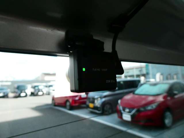 後方のドライブレコーダーです♪