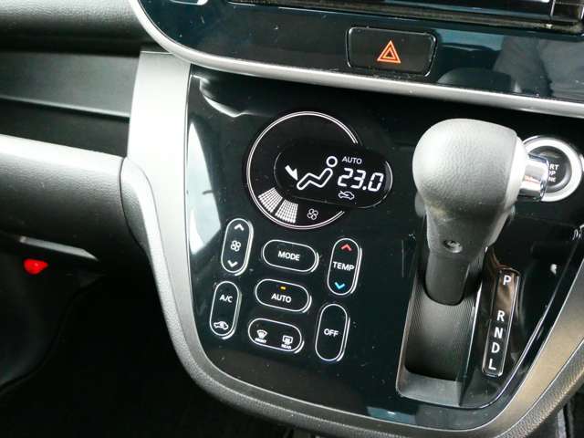 オートエアコンは、お好みの温度に設定すれば、自動で室内の温度を調整してくれちゃいます♪付いていると嬉しい機能の1つですよ☆