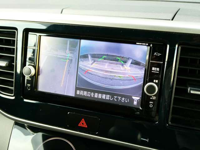 サイドモニター付きなのでギリギリまで幅寄せしちゃって下さい♪細い道などで対向車とすれ違う際にも便利ですよ★