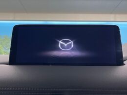 【メーカー純正ナビ】インテリアに溶け込むスタイリッシュな「専用設計」メーカーナビを装備♪視認性や操作性など基本性能にも優れ、より上質なカーライフをお楽しみいただけます。