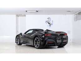 3.9L V8 ツインターボエンジン + モーター(1000CV)