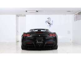 トランスミッションは8速F 1DCT。従来の7速F1 DCTと比較してより迅速かつスムーズな変速をご体感いただけます。