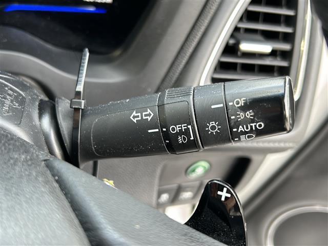 【　オートライト　】オートライトなのでライトの点け忘れを気にすることなく運転が出来ます。