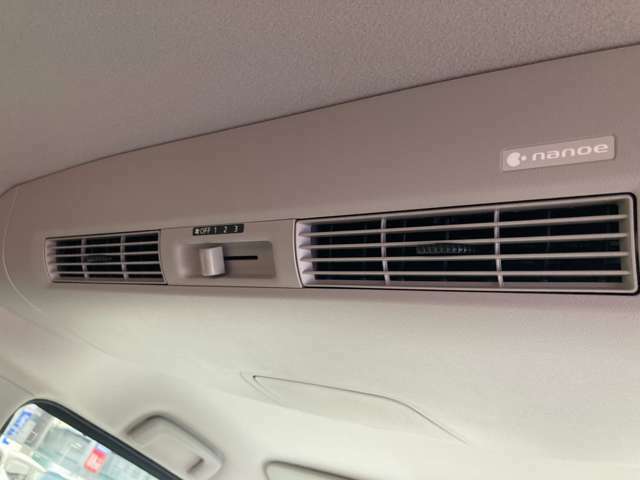 エアコンリアダクトも付いていて、室内は効率良く快適な空気にすることができます。