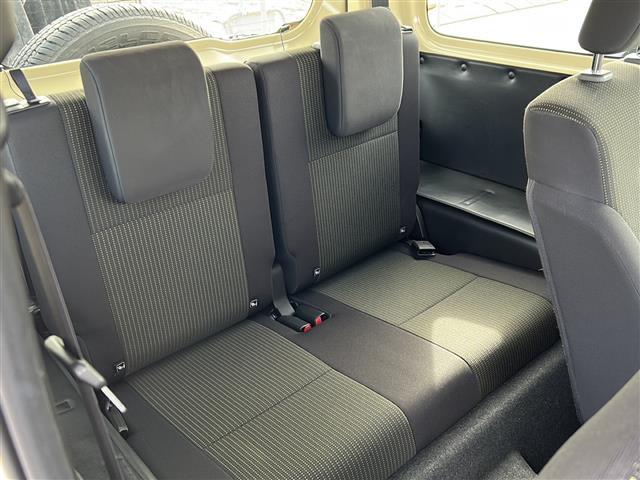 【後部座席】店頭販売もしておりますので、先に在庫が無くなってしまうこともございます。気になる車はまずはお問い合わせください！