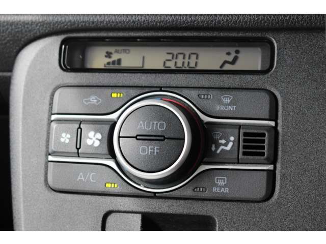 フルオートエアコンを装備で車内はいつも快適空間♪操作性の良さとクルマとの一体感が感じられます♪