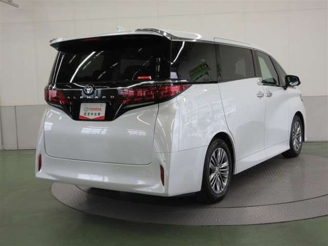 リヤは従来のダブルウィッシュボーン式をベースに新たに開発しました。