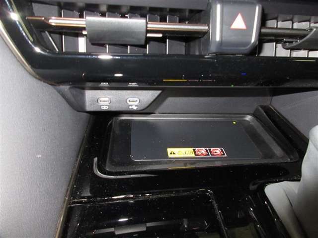 置くだけ充電が装備されています。