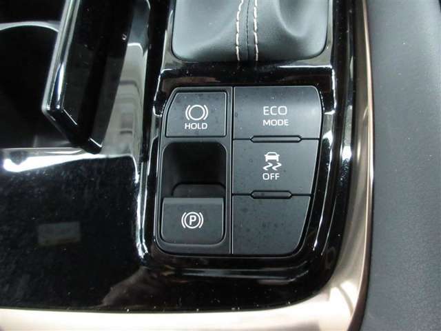 シフトをPポジション入れると自動で作動する、電動パーキングブレーキ。