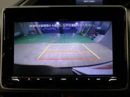 【バックカメラ】モニターに後方の映像が映つり出すので、死角の障害物の早期発見や駐車に協力してくれます。