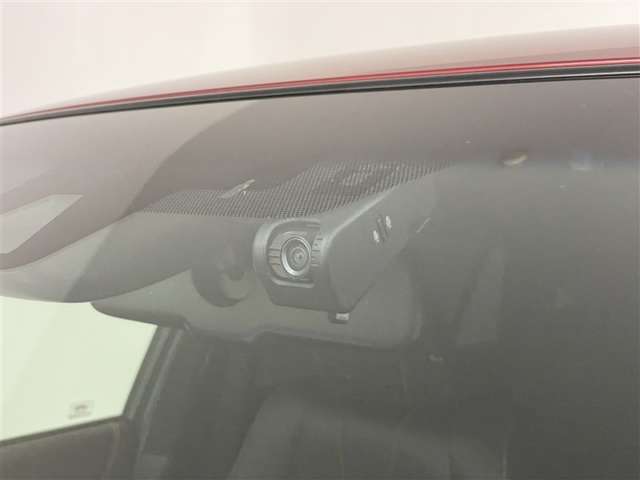 ドライブレコーダー 装備。　　思い出の映像や万が一の映像を記録できます。