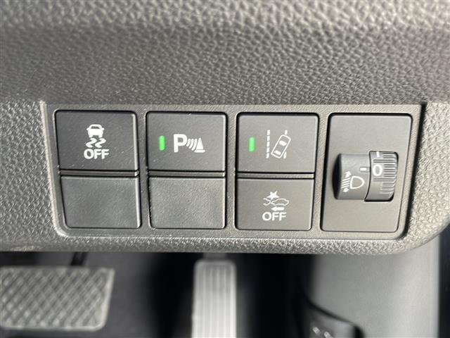 【運転席操作部】『運転席周辺の装備』の画像になります。快適なドライブを楽しむための機能が装備されています！運転席から触れるので使いやすいです！