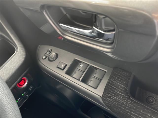 【窓操作部】『窓周辺/窓周辺装備』の画像になります。写真の内容に関してご不明点、ご質問等がございましたらお気軽にガリバー店舗までお問い合わせください。