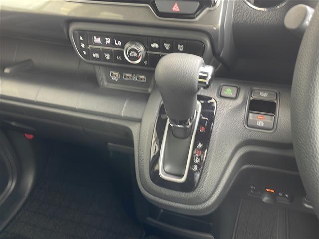 【シフトレバー】『シフトレバー』の画像になります。写真の内容に関してご不明点、ご質問等がございましたらお気軽にガリバー店舗までお問い合わせください。