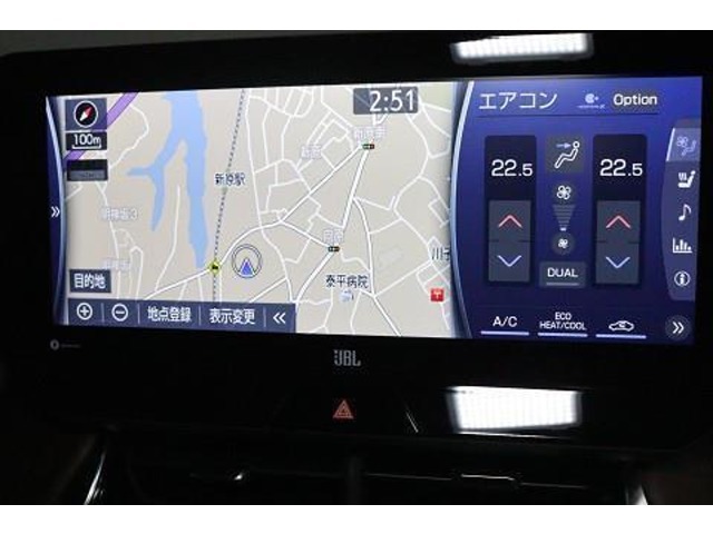 大画面の『ディスプレイオーディオ』を装備！　大きな地図画面や迫力ある映像がお楽しみいただけます。（機種によりナビやコネクトサービス等ご利用の際は別途契約が必要となる場合があります）